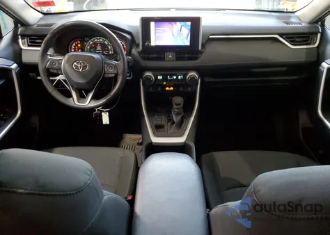 2024 Toyota Rav4 Xle z USA, uszkodzony, nr VIN 2T3P1RFV8RC472136